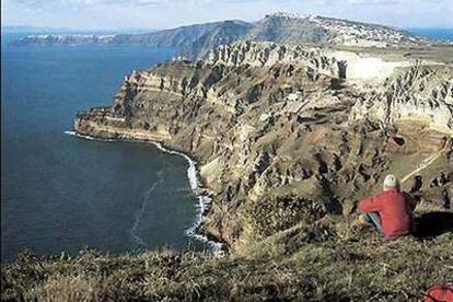 La isla de Santorini (bautizada en honor de santa Irene) es lo que queda de la erupción de Thera.