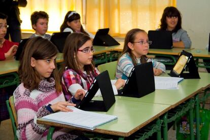 Alumnos del centro Miguel Delibes de Macotera (Salamanca)