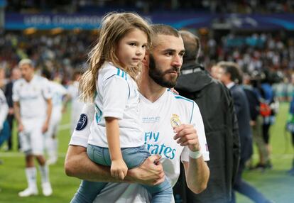 Benzema, autor de uno de los goles de la final, con su hija.