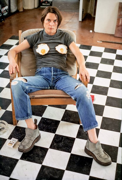 Autorretrato con huevos fritos, de Sarah Lucas (1996).