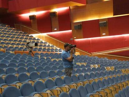 Vista de los paneles colocados en el la sala principal del Kursaal para evitar reverberaciones.
