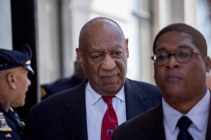 El actor Bill Cosby fue sentenciado el pasado mes de septiembre a pasar de tres a diez años en prisión por drogar y agredir sexualmente a Andrea Constand en 2004. Esta fue una de las más de 50 mujeres que denunciaron haber sufrido abusos por parte del comediante. Algunas de los hechos se remontan a la década de los sesenta por lo que muchos de los casos se encuentran ahora prescritos.