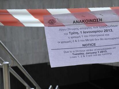 El metro de Atenas, cerrado por la huelga.