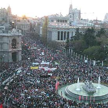 La manifestación de Madrid discurre por Cibeles y Alcalá hacia la Puerta del Sol.