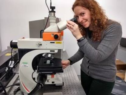 Laura Martínez, investigadora postdoctoral en el Instituto de Fotónica de la Universidad de Manchester.