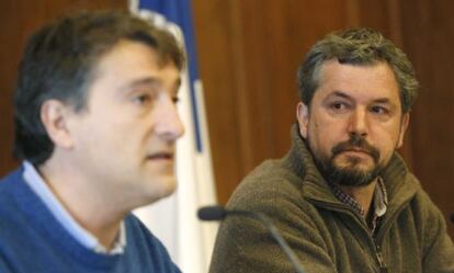 El concejal Ruiz, en primer término, junto al exdelegado de Hacienda, Jabi Vitoria.