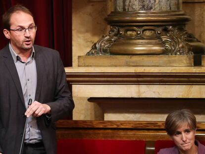 Joan Herrera y Dolors Camats en el Parlament.