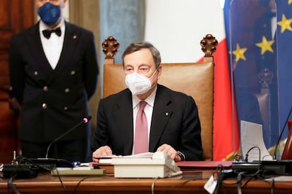El primer ministro de Italia, Mario Draghi, en su primer consejo de ministros, este sábado, en Roma.