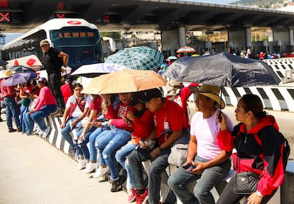 La mañana de este lunes los maestros aumentaron la presión contra el Gobierno de Claudia Sheinbaum al tomar las principales casetas de entrada a la Ciudad de México.