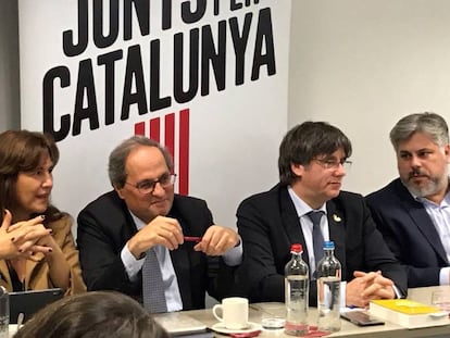Desde la izquierda: Laura Borràs, portavoz de Junts per Catalunya en el Congreso; Quim Torra, presidente de la Generalitat; el expresidente Carles Puigdemont; y el diputado Albert Batet, en Bruselas.