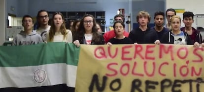 Alumnos encerrados en la Universidad de Extremadura en protesta por la repetición de la EBAU.