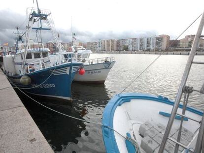Barcos atracados en el puerto de Algeciras, en C&aacute;diz.