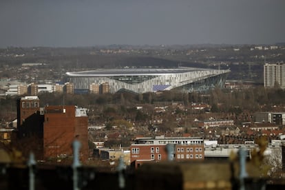 Vista distante do novo estádio dos 'Spurs', integrado ao bairro de Tottenham.