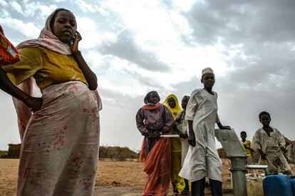 Una mujer embarazada en el campo de desplazados internos de Zamzan, en la región sudnesa de Darfur