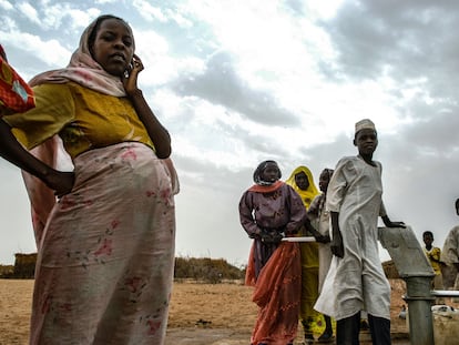 Una mujer embarazada en el campo de desplazados internos de Zamzan, en la región sudnesa de Darfur