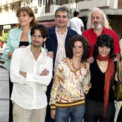 El director y el novelista presentan el rodaje de &#39;Obabakoak&#39;, con Mercedes Sampietro, Juan Diego Botto, Pilar López de Ayala y Bárbara Lenni.