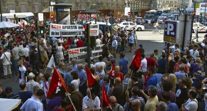 Protesta contra el ERE de Indra en Madrid.