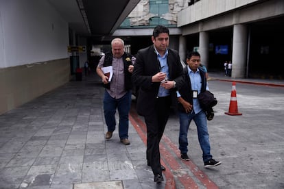 Stuardo Campo, en el Aeropuerto La Aurora, en Ciudad de Guatemala