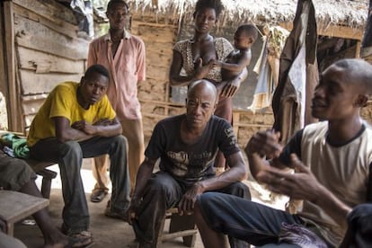 Comunidad de Kantinka. En el centro, Henry Ansa Kujo se queja de que antes de la llegada de Newmont su vida era tranquila.