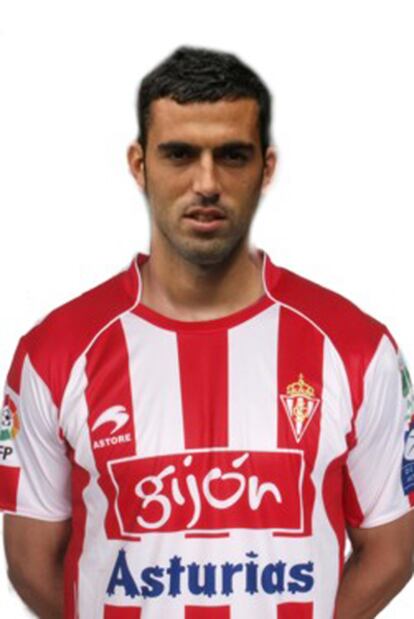 Ricardo León, con la camiseta del Sporting.