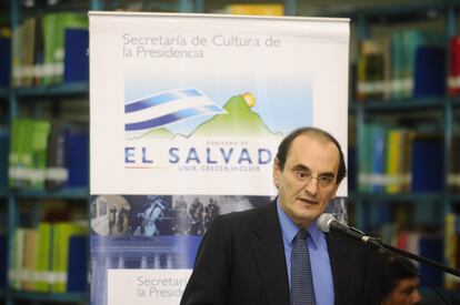 Héctor Samour, el jueves 3 de febrero de 2011, en una rueda de prensa en San Salvador (El Salvador).