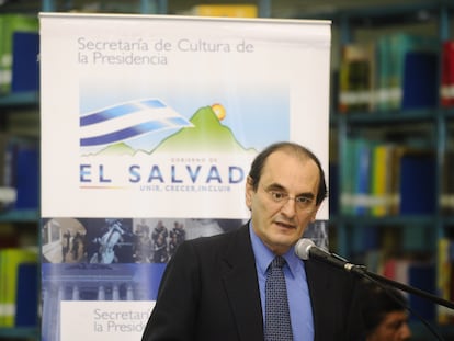 Héctor Samour, el jueves 3 de febrero de 2011, en una rueda de prensa en San Salvador (El Salvador).