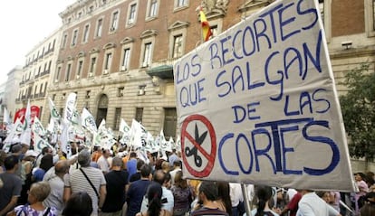 Protesta de funcionarios ante el Ministerio de Hacienda.