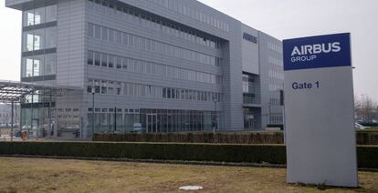 Vista de la entrada al edificio del grupo Airbus en Bremen.