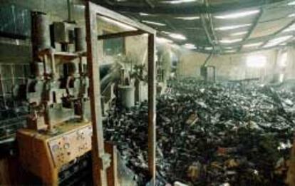 La fábrica de calzado quedó totalmente destruida tras el incendio.