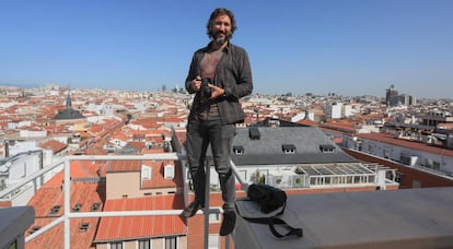 Juan Aranaz, realizador de la cadena SER y afamado instagramer con sus fotos del cielo de Madrid.