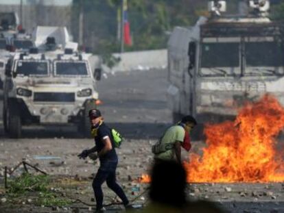 Juan Guaidó no ha podido sumar apoyos significativos en las Fuerzas Armadas, cuyos altos mandos siguen leales a Nicolás Maduro