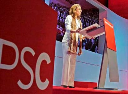 La ministra de Vivienda, Carme Chacón, ayer en la conferencia nacional del PSC en Girona.