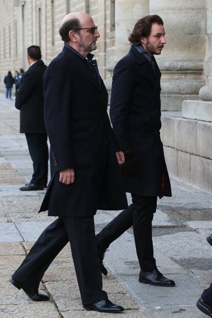 José Miguel Fernández Sastrón, exmarido de Simoneta Gómez-Acebo, junto a su hijo Luis.