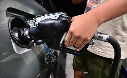 (FILES) A man pumps gas into a vehicle at a petrol station on October 2, 2023, in Alhambra, California. The consumer price index (CPI) held steady in the US last month, according to Labor Department data released October 12, 2023, giving policymakers some reprieve in their battle to tamp down price increases. The CPI rose 3.7 percent from a year ago, the same rate as in August, but on a month-to-month basis, inflation slowed from 0.6 percent to 0.4 percent, according to the report. (Photo by Frederic J. BROWN / AFP)