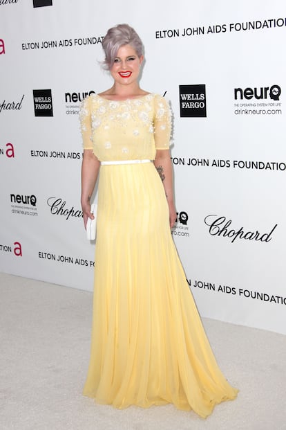 Kelly Osbourne cambiaba su Badgley Mischka del principio de la gala por un diseño más romántico en color amarillo pálido.