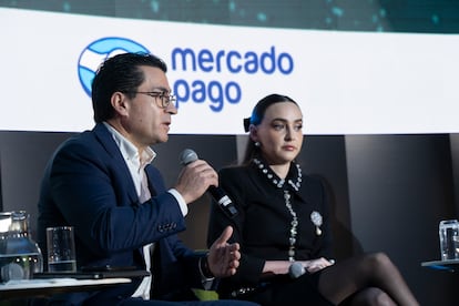 Eduardo Osuna, vicepresidente y director general de BBVA México y Altagracia Gómez, presidenta del Grupo Promotora Empresarial de Occidente, en la séptima edición del ‘Foro no Money’.