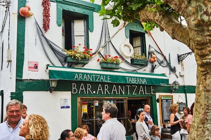 Terraza de la taberna Arrantzale, en Algorta (Getxo).