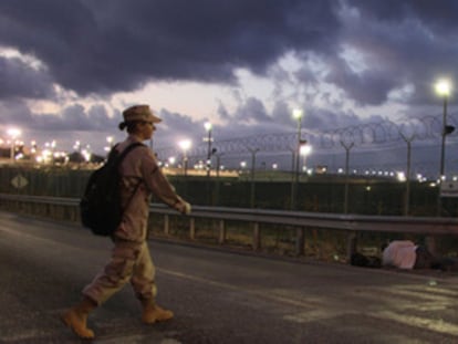 Vista de una entrada de la base naval de Guantánamo en Cuba