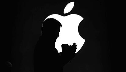 Logo de Apple con fondo negro