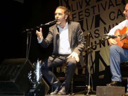 El cantaor David Lagos, en su actuaci&oacute;n en el Festival del Cante de las Minas, en La Uni&oacute;n (Murcia). 