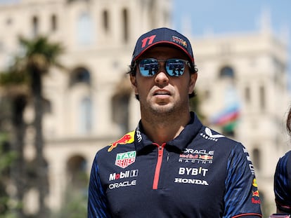 Checo Pérez, piloto de la escudería Red Bull, este jueves en las inmediaciones del circuito de Baku (Azerbaiyán).