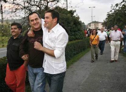 Otegi, a su salida ayer de la prisión de Martutene, tras cumplir una pena de 15 meses.