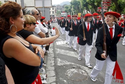 Una de las compañías del Alarde Mitxo, en Irun.