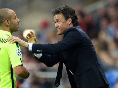 Luis Enrique dóna instruccions a Mascherano durant el partit contra el Bayern.