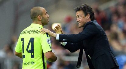 Luis Enrique dóna instruccions a Mascherano durant el partit contra el Bayern.