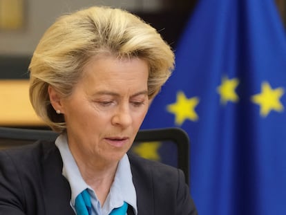 La presidenta de la Comisión Europea, Ursula von der Leyen, antes de la reunión semanal del colegio de comisarios, el pasado día 16 en Bruselas.