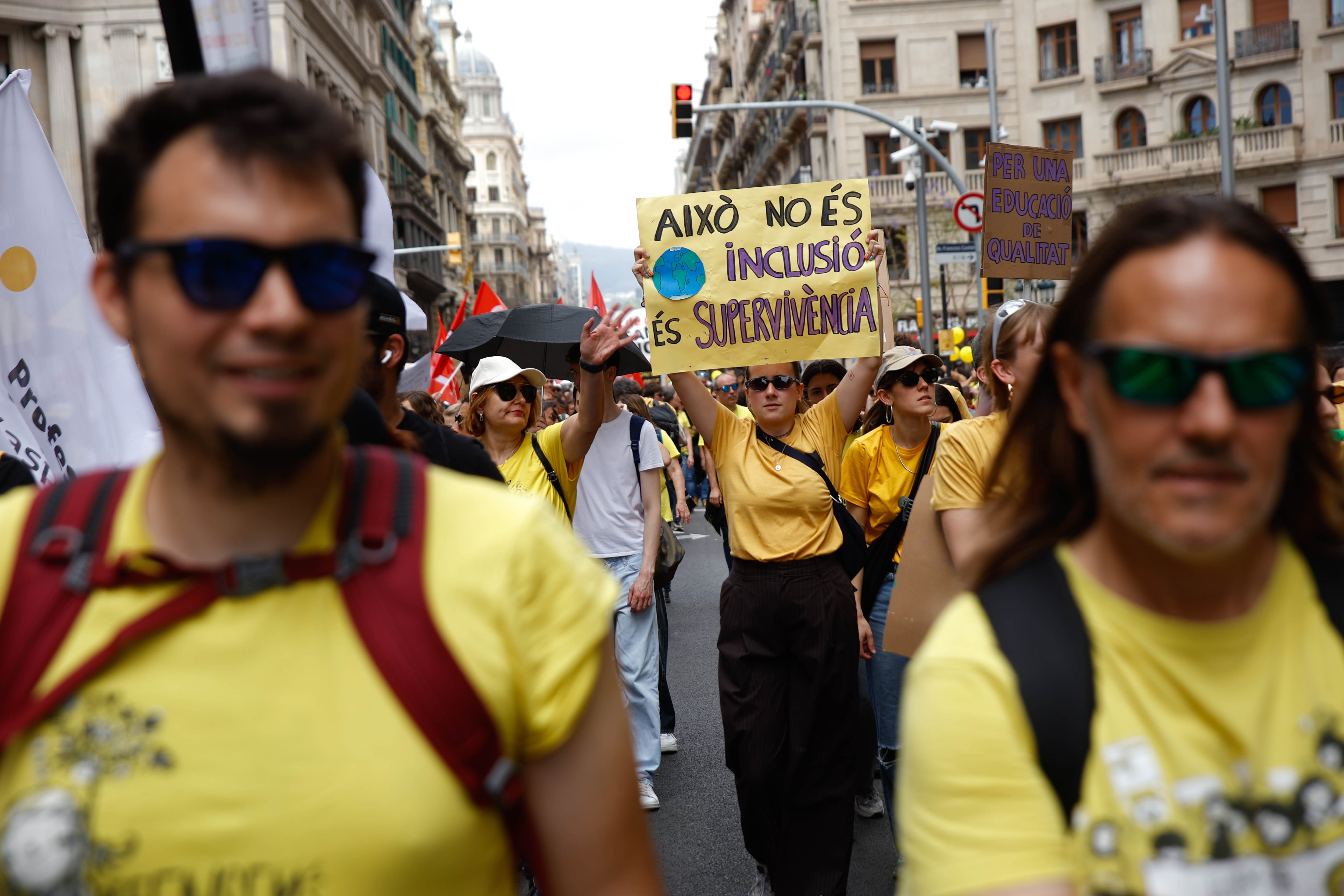 Manifestación de los sindicatos educativos, este martes en Barcelona.