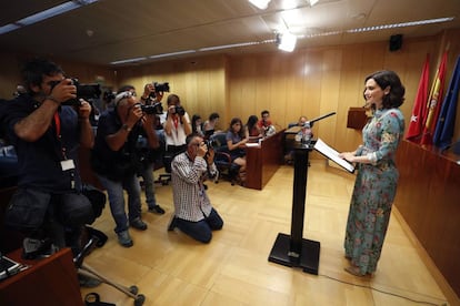 La candidata del PP a la Comunidad de Madrid, Isabel Díaz Ayuso, ofrece una rueda de prensa en la Asamblea de Madrid.