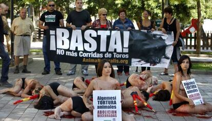 Protesta contra las corridas de toros en Algemesí (Valencia), en 2009.