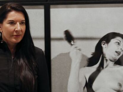 Marina Abramovic, ante una de sus obras en M&aacute;laga.